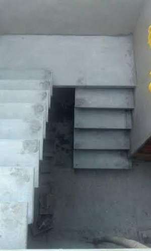 escada em u de concreto