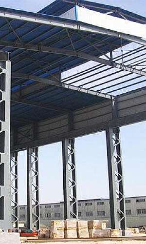 estrutura metálica industrial telhado