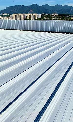 Telha zipada sanduiche Telha zipada sanduiche